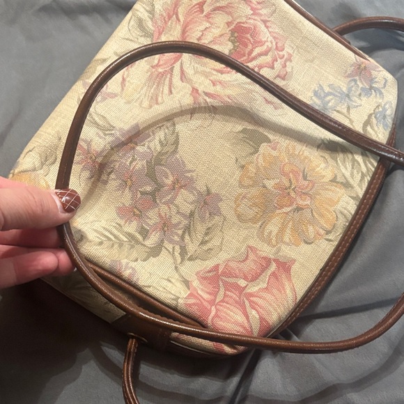 Liz Claiborne Floral Crossbody Bag in Cream and Brown - Picture 5 of 7